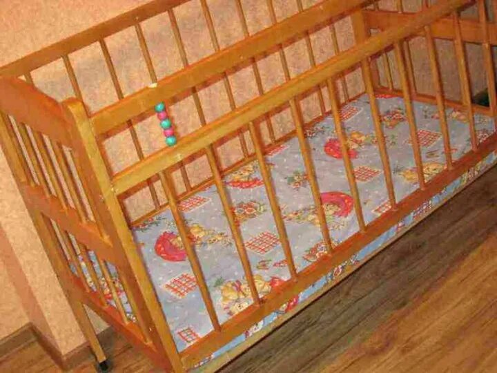 Показать детские кроватки б у. Детские кровати б у. Детские кроватки б/у. Деревянная кроватка с матрасом. Детская кровать б/у.