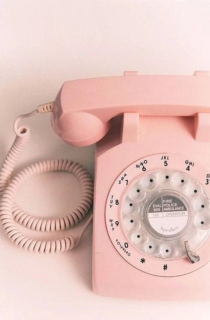 Розовый телефон фото. Розовый телефон. Телефонный аппарат розовый. Розовый стационарный телефон. Сотовый телефон розовый.
