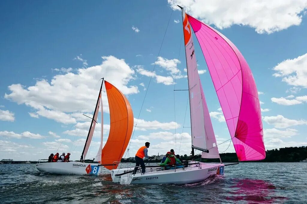 Водные велосипеды в питере. Nauticat 33. Bavaria cruiser 33. Парусная яхта smaragd 2. Парусная 33.