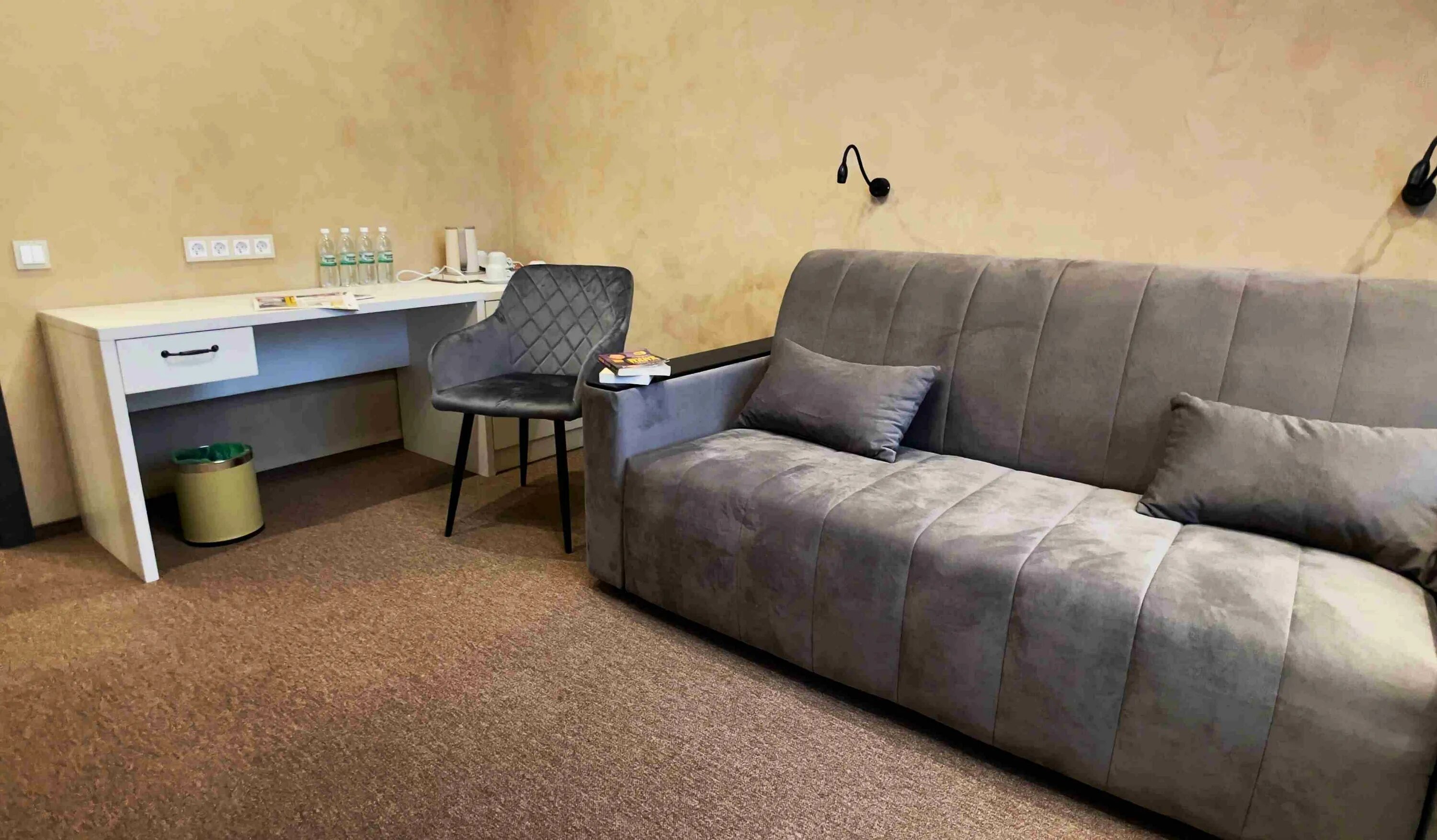 Апарт отель ямле казань. Отель ямле. Апарт отель ямле казань. Русские сезоны апарт отель казань 4*. Салон красоты в бирюзовом цвете.