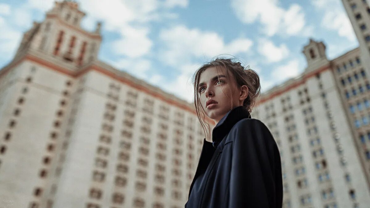 Victoria vishnevetskaya модель. Фотосессия у мгу. Студентки мгу. Девушки мгу. Фотосессия на фоне мгу.