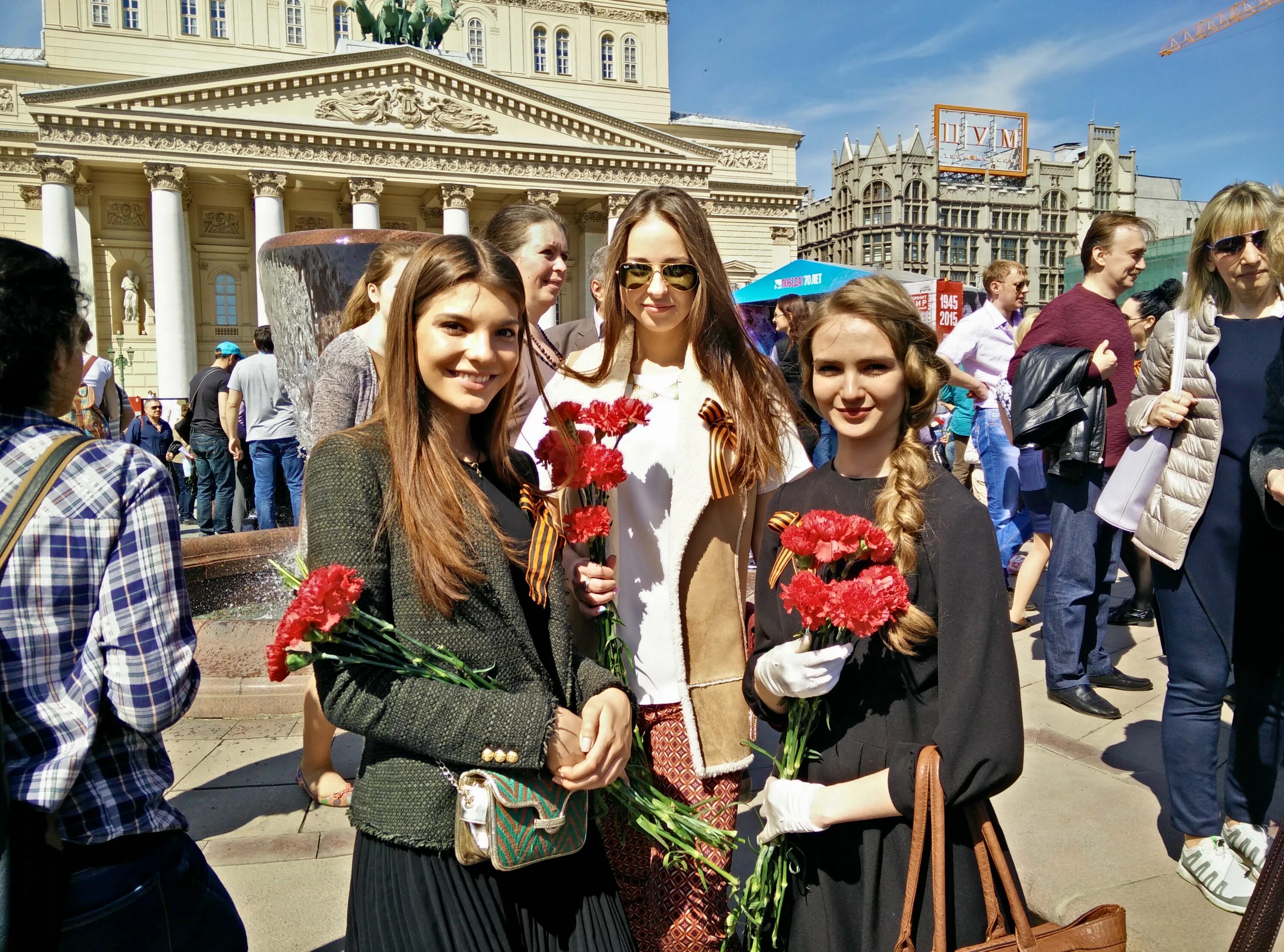 День Победы молодежь. Красивое фото с дня Победы молодежь. Молодежь МАИ. Образ на 9 мая для молодежи в туфлях.