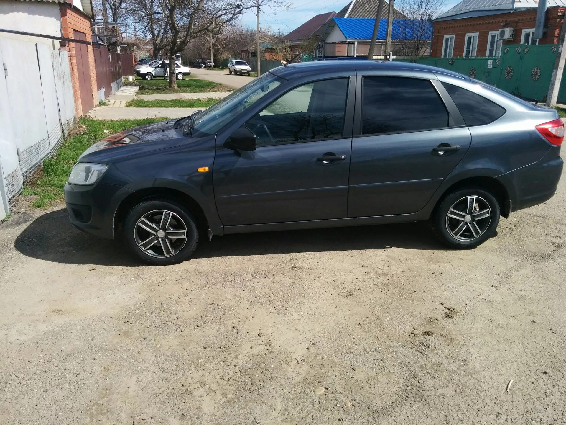 r15 r16 - Lada Гранта лифтбек, 2015 года колёсные диски DRIVE2