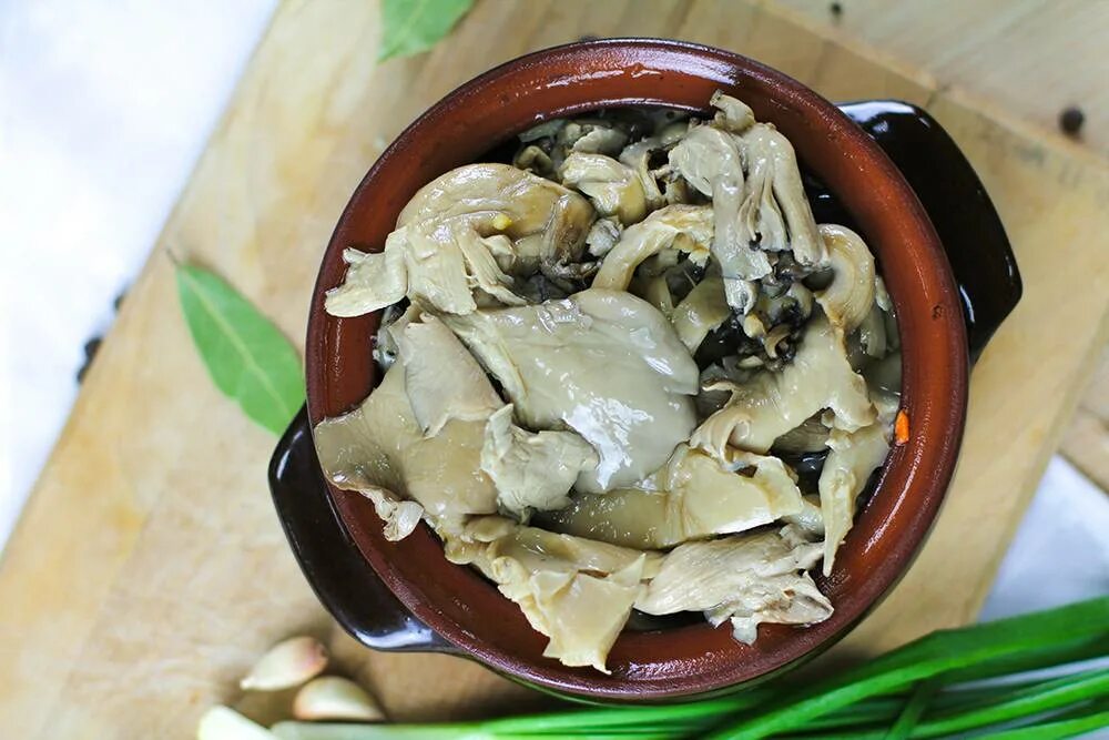 Как вкусно замариновать грибы вешенки. Вешенки грибы мариновка. грибы вешенки маринованные. грибы вешенка маринованные. вёшенки маринованные.