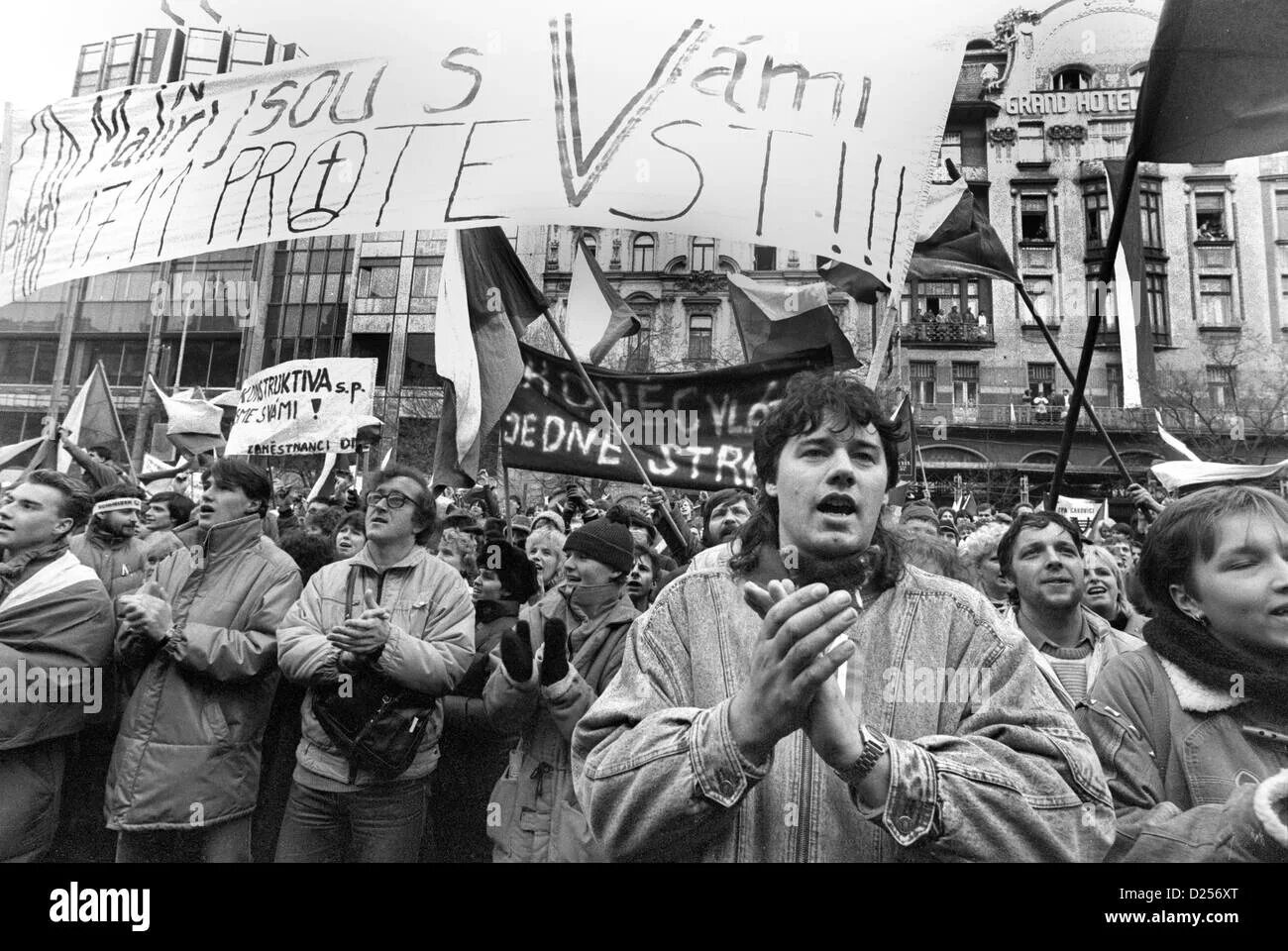 Бархатная революция в болгарии 1989. Венгрия 1989. Революция в болгарии 1989. Революция в венгрии 1989. Революция в венгрии 1989.