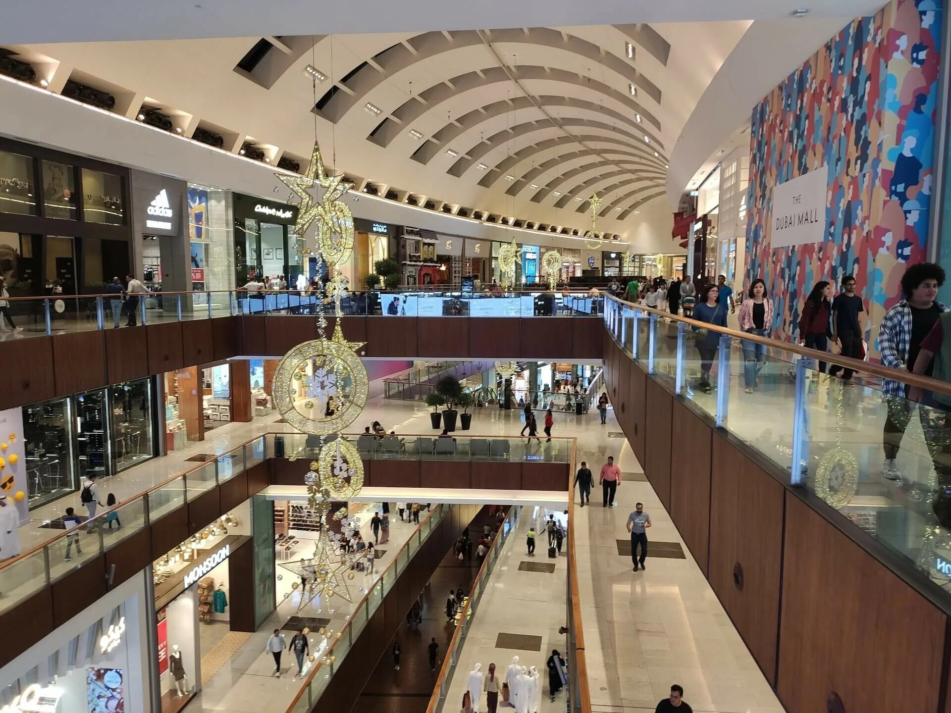 торговый центр в дубае с аквариумом. дубай молл снаружи. аквариум "dubai mall" (оаэ, дубай). сколько моллов в дубае. океанариум дубай молл.