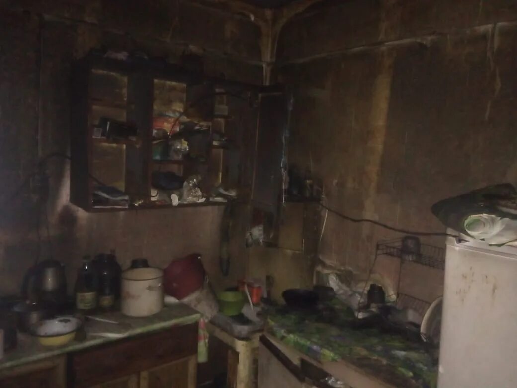 Девочка после пожара. Пожар 12 октября мать и двое детей в вологде. Квартира после пожара. Девочка после пожара. Обгоревшие тела в доме.