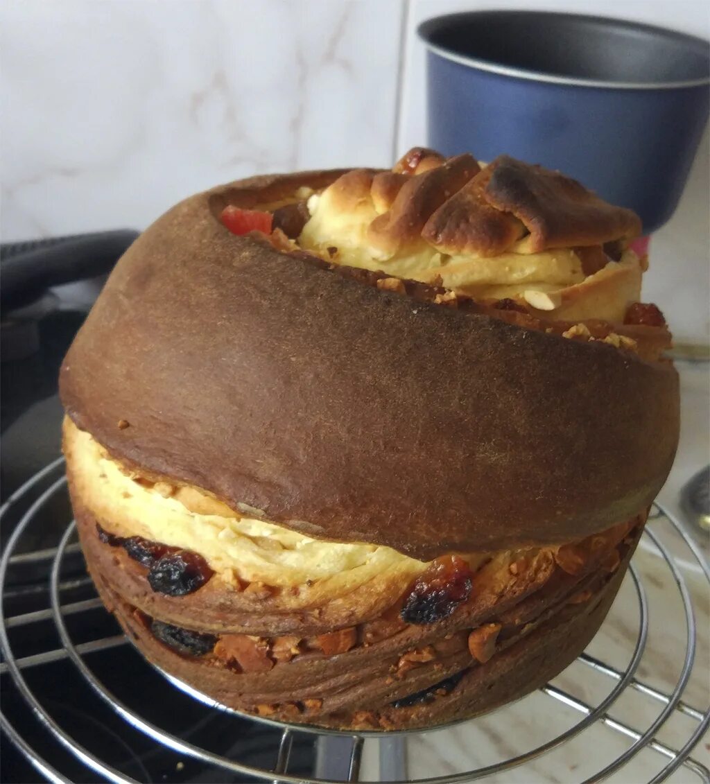 Сколько выпекать краффин. Кулич-краффин пасхальный. шоколадный краффин кулич. куличи пасхальные краффины. кулич крауффин.