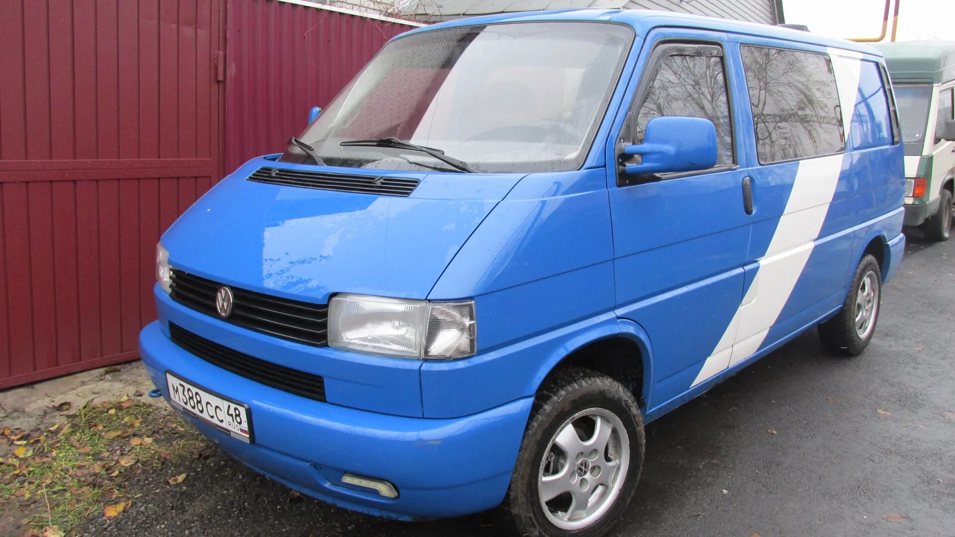 Купить т четыре. Фольксваген Транспортер 1996. Фольксваген Транспортер т4 голубой. Фольксваген т4 синий. Volkswagen t4 2000.