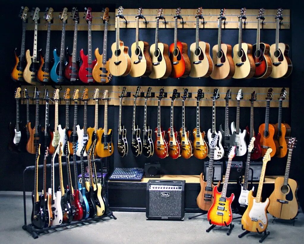 Музыкальные инструменты дома. Магазин музыкальных инструментов. гитары музыкальные магазины. гитарный магазин. магазин электрогитар.