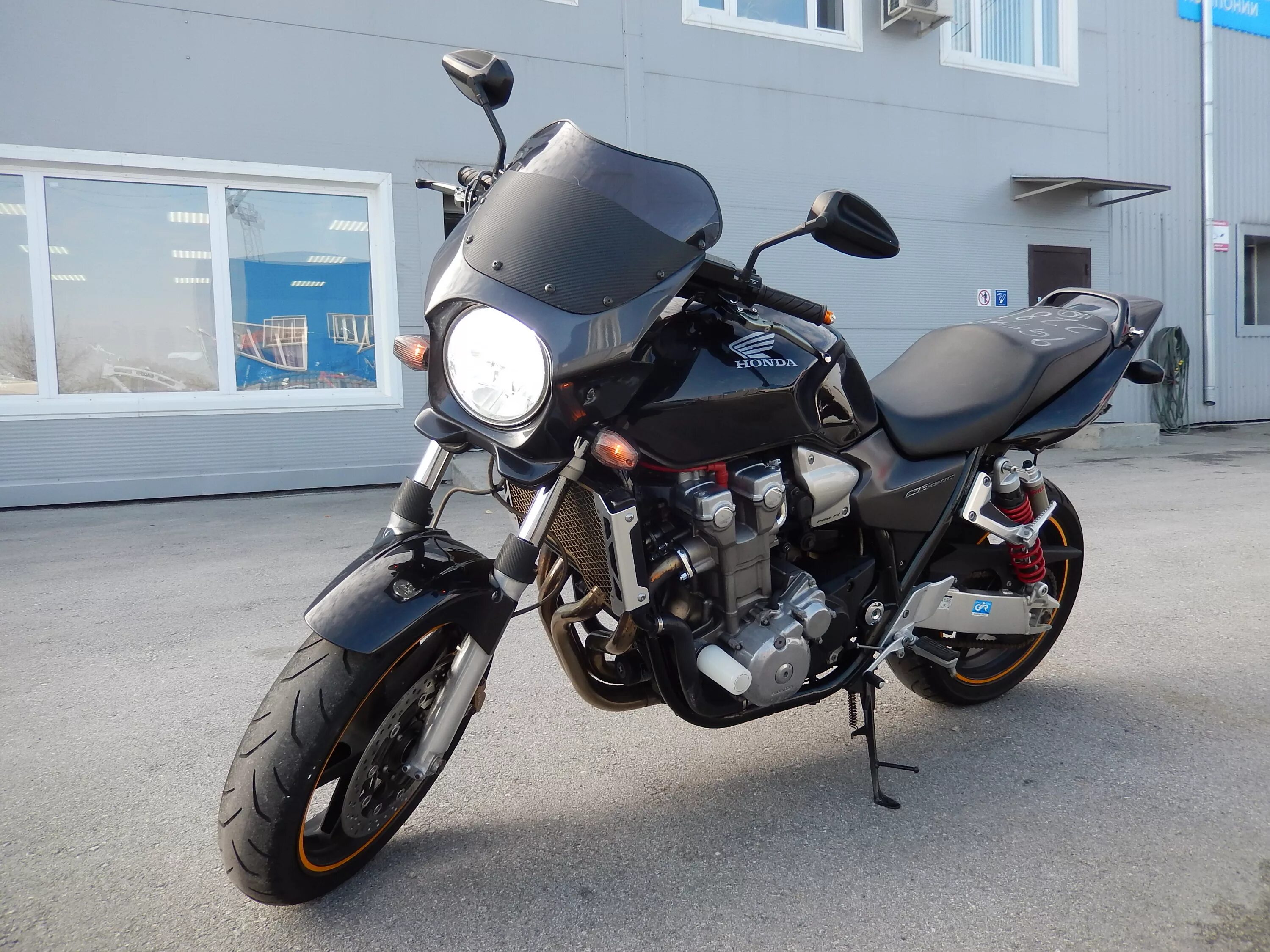 Обтекатель honda. Honda cb1300sf. Хонда св 400. Honda CB 1300. Honda CB 400 обтекатель.