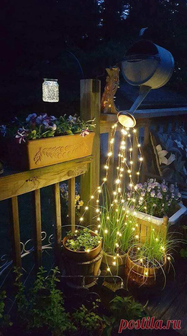Лейка гирлянда. Садовый декор лейка с гирляндой. Лейка с гирляндой декор в саду. Оригинальные светильники для сада. Лейка с гирляндой декор в саду.