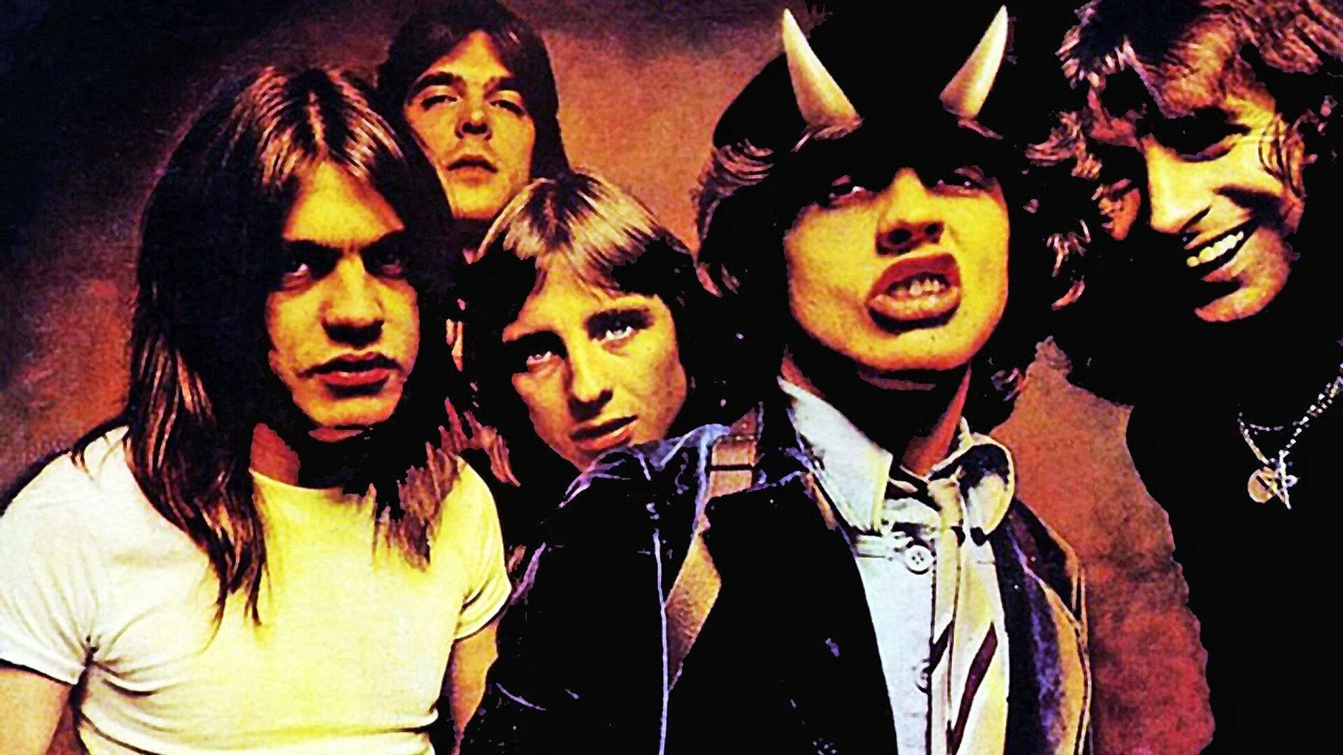 Acdc highway to hell. Группа AC/DC 1979. AC DC 1970. AC DC В молодости. AC DC Highway to Hell альбом.