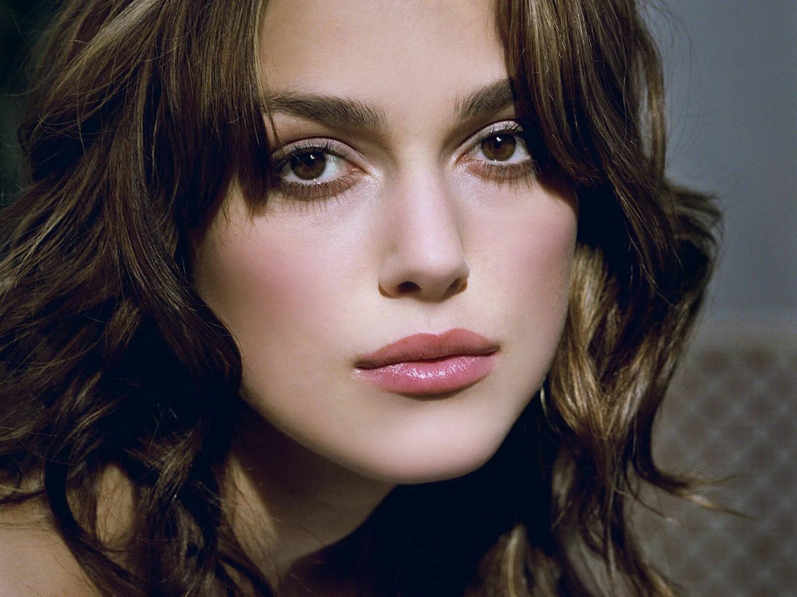 Keira Knightley Photos Photos: Keira Knightley and Mark Ruffalo Together on Set 