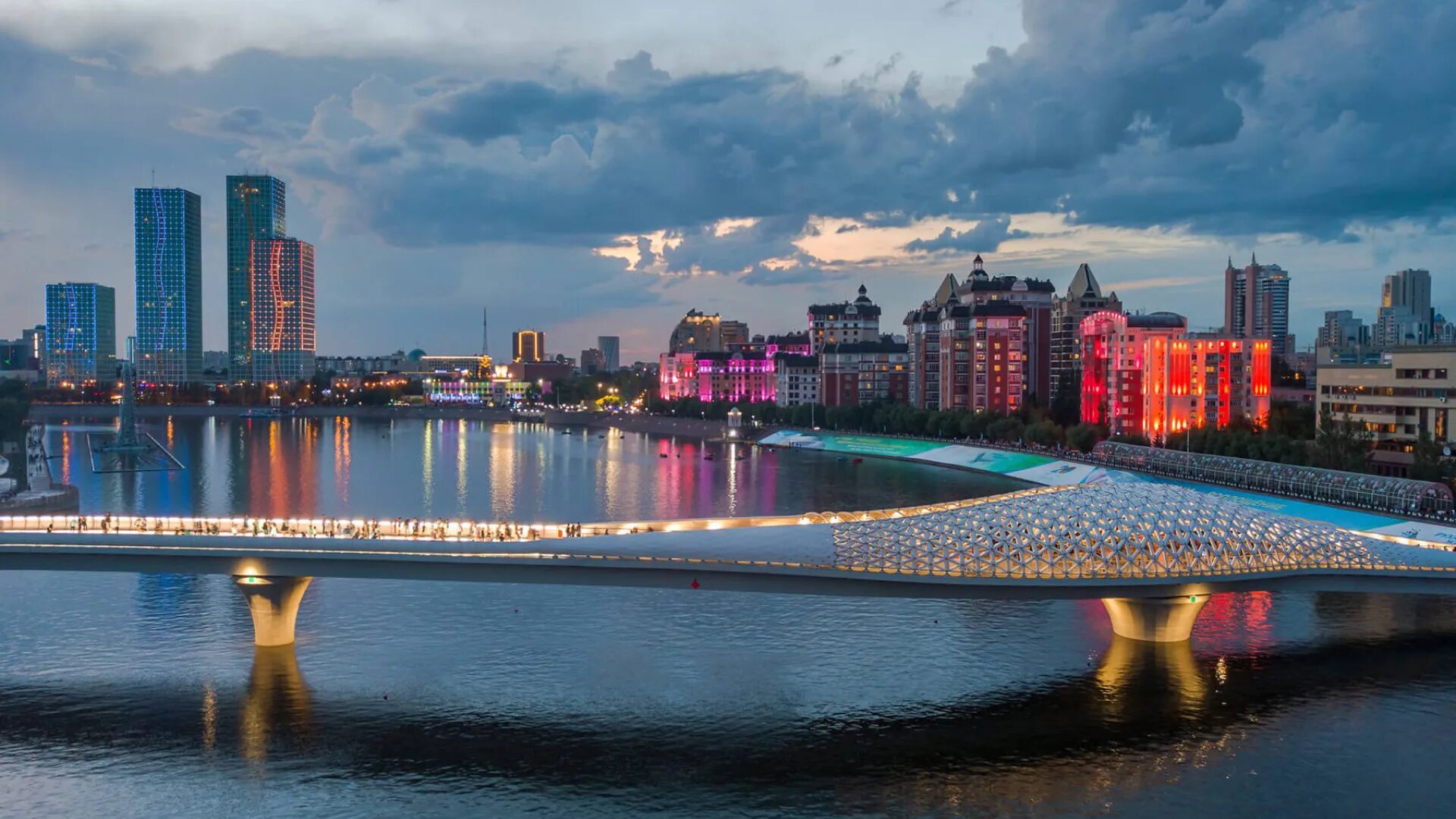 Мост сарыарка в астане. Набережная реки есиль астана. Набережная нурсултан. Казахстан набережная астаны. Река есиль астана.