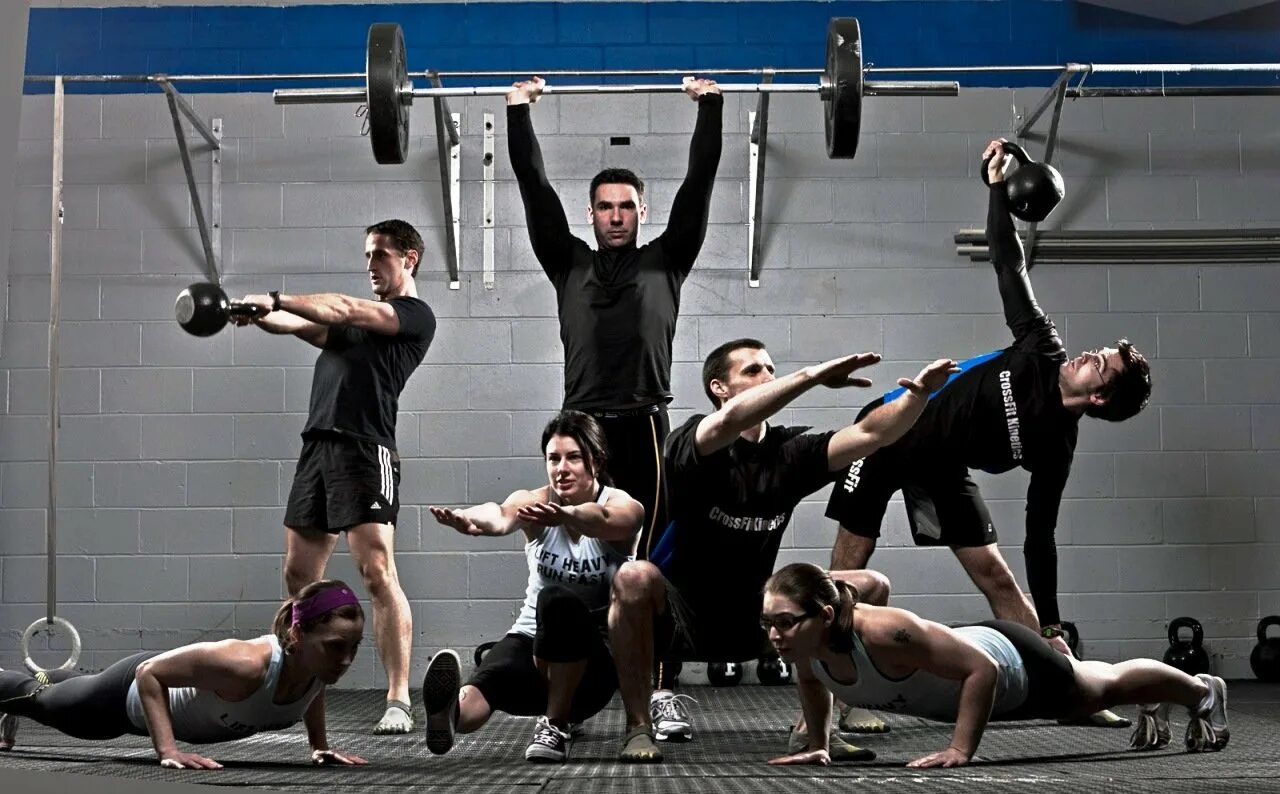 Спортивная тренировка спортсменов. Кроссфит стрела балашиха. челси кроссфит. физическая подготовка. тренировка спортсменов.