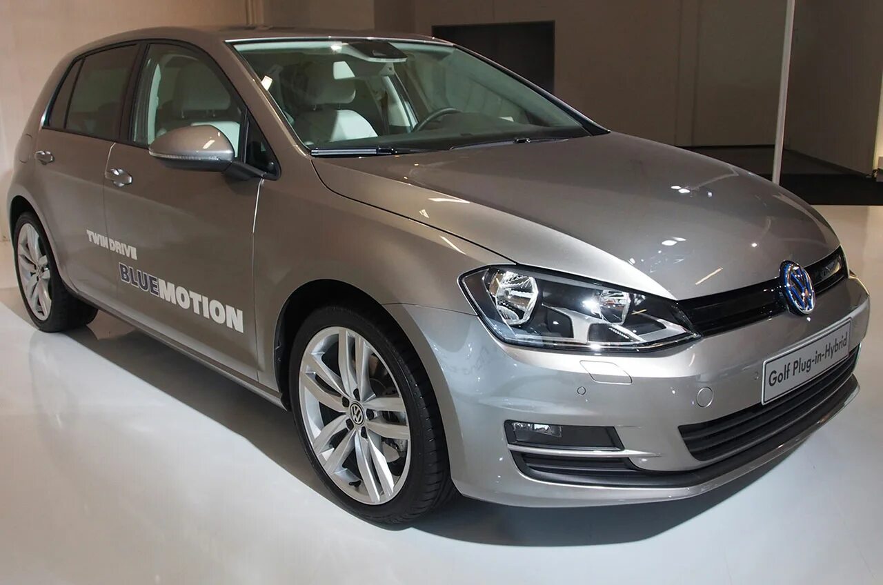 Volkswagen Golf Hybrid. VW 7 гибрид. Гольф 7 гибрид. Гольф 2014 гибрид.