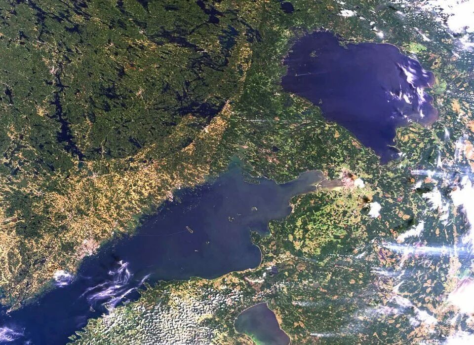 Ладожское озеро и онежское озеро. Космический снимок онежского озера. Ладожское озеро со спутника. Ладожское озеро спутник. Ладожское озеро маршрут.