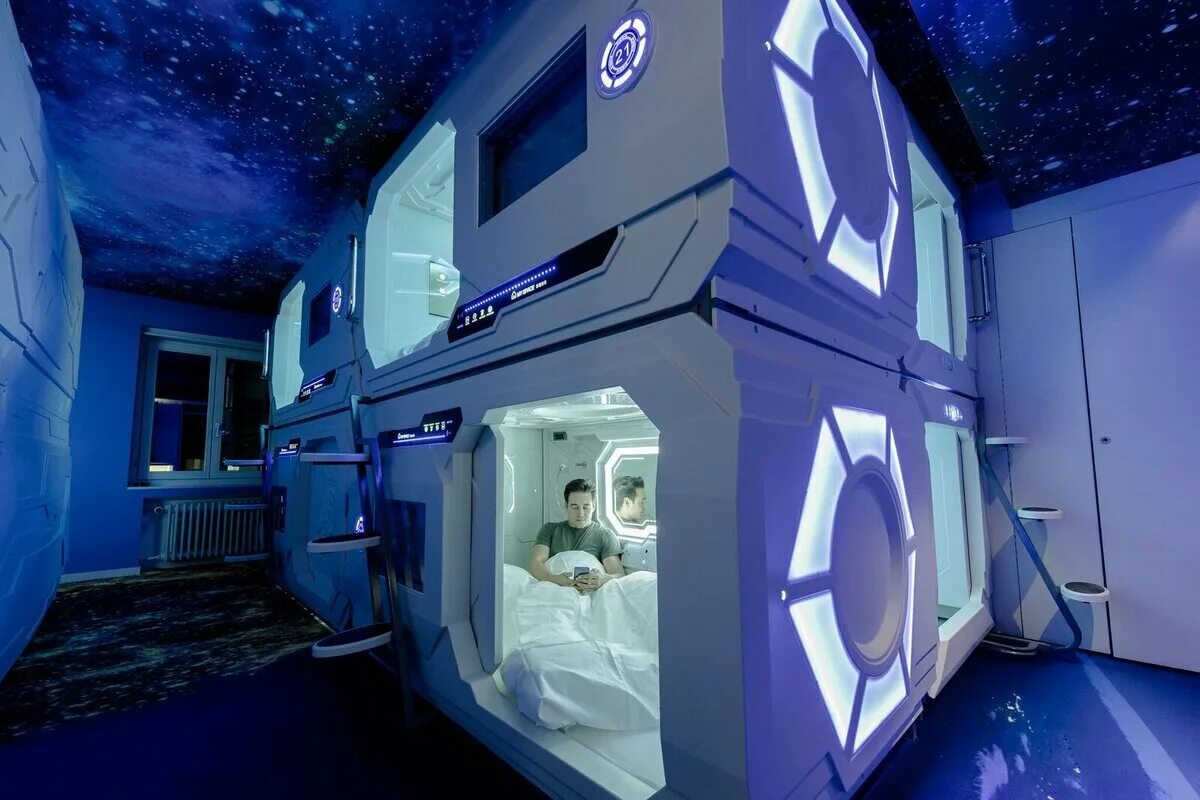 Pin on Капсюльный отель Hostels design, Small hotel room, Capsule hotel