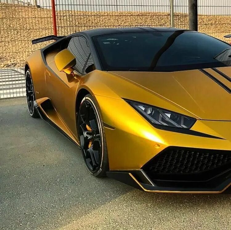 Ламба стоит. Ламба хуракан. ламборджини хуракан. lamborghini huracan золотая. lamborghini huracan 4к.