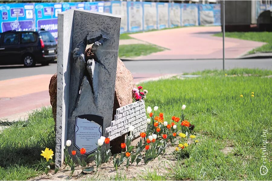 Памятники ветеранам в америке. Музей-памятник защитникам перевалов кавказа в кчр. Югославия заброшенные монументы. Военный мемориал сша. Удивительнейшего мемориала.