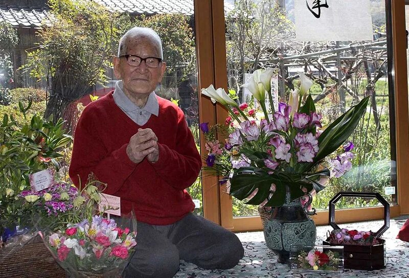 Японец дзироэмон кимура. Дзироэмон кимура. Дзироэмон кимура 116 лет. Дзироэмон кимура 116 лет. Кимура долгожитель.