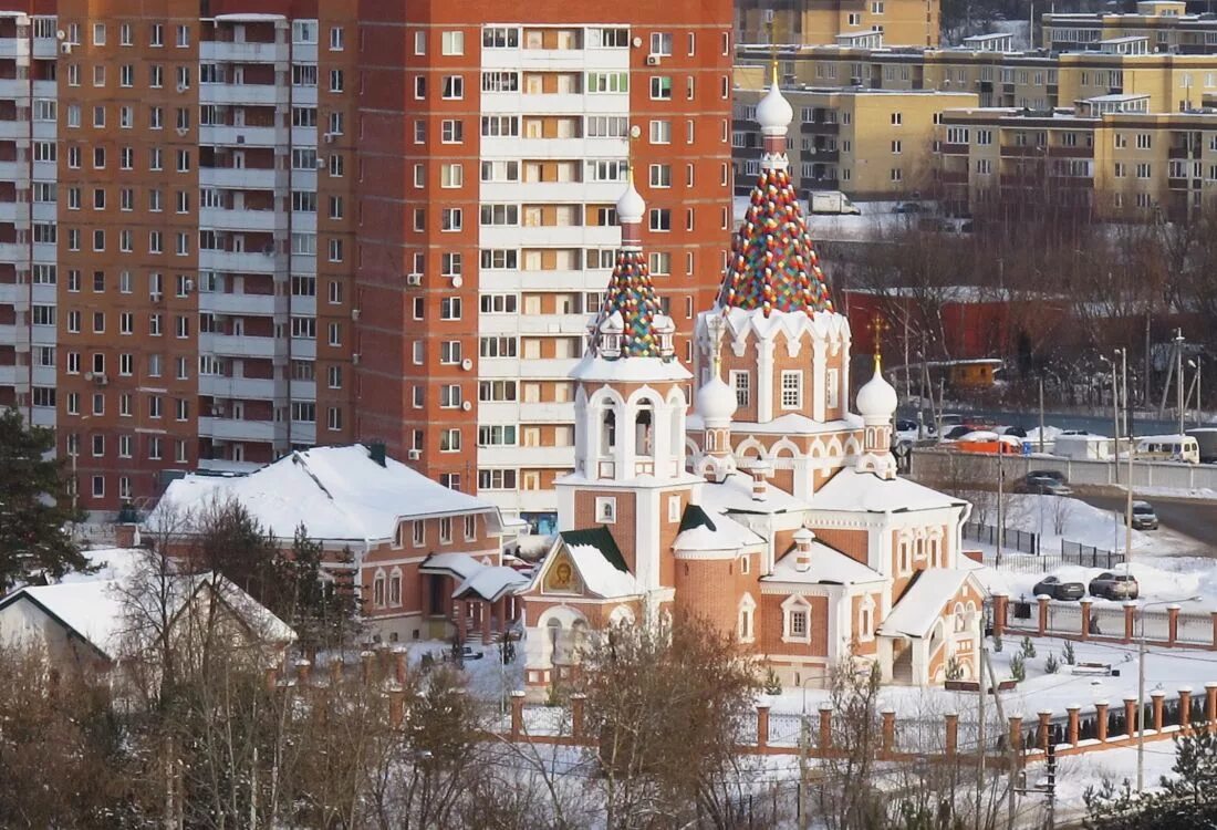 Город на дмитровском. Храм в Дмитрове ДЗФС. Дмитров храм Спаса Всемилостивого. Спасская Церковь Дмитров. Спасский храм город Дмитров.