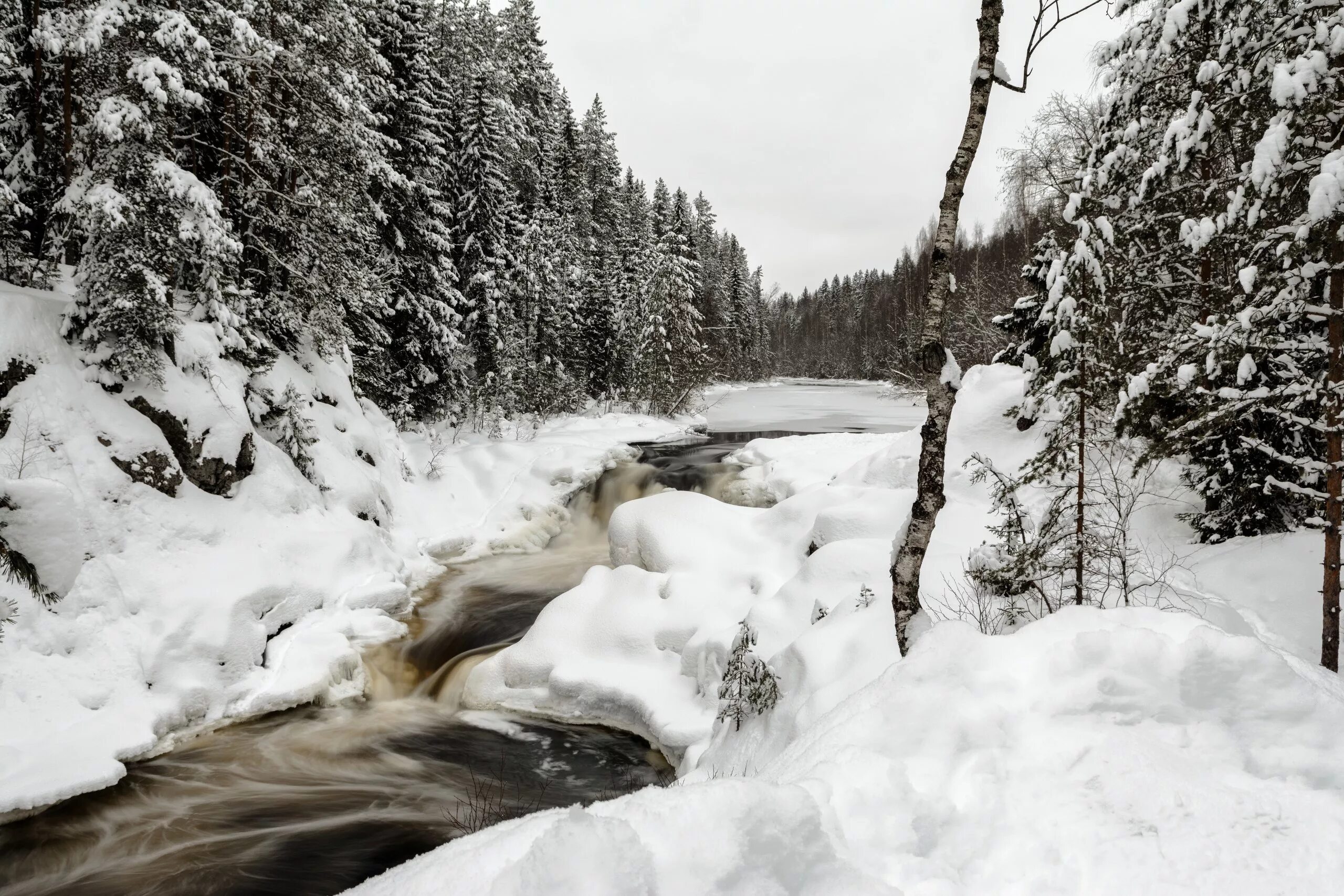 долина водопадов карелия зимой. водопад кивач зимой. долина водопадов карелия зимой. долина водопадов карелия зимой. водопад кивач в карелии зимой.