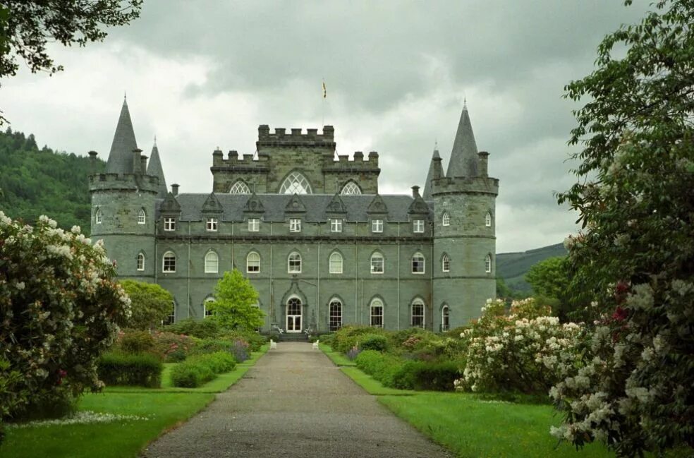 Замок ларошфуко. Замок мензис (castle menzies). Замок ла-бред близ бордо. Замок абботсфорд шотландия. Замок august.