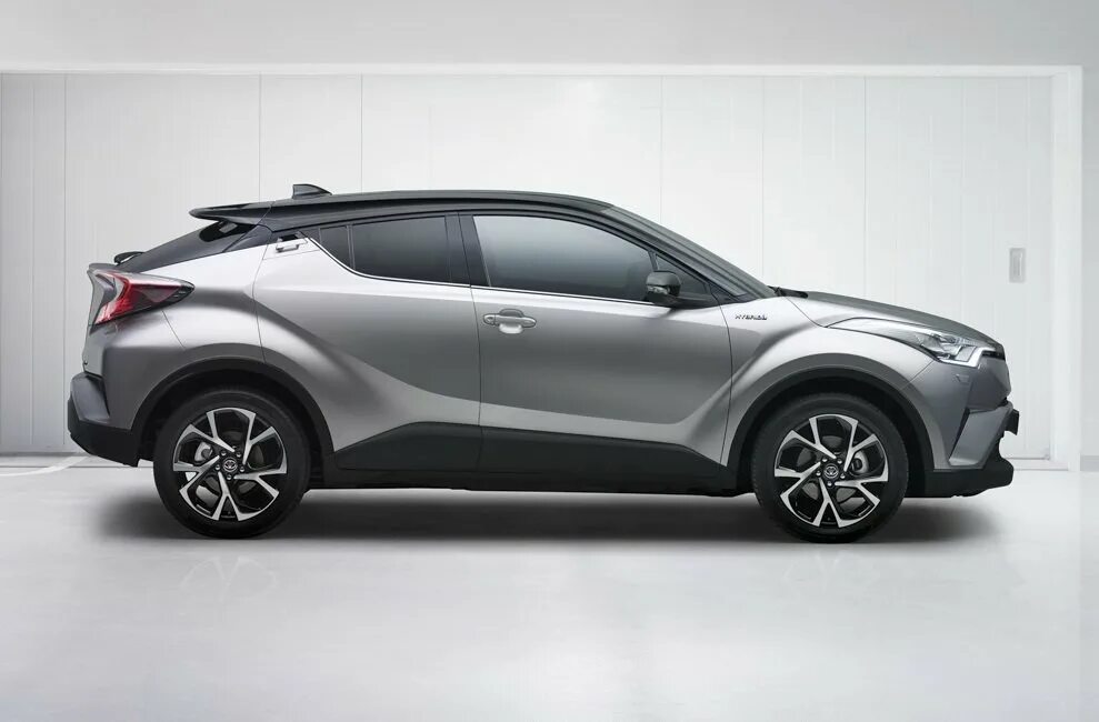 Кроссовер тойота цена. Тойота Chr 2022. Toyota Chr 2017. Тойота c-HR 2017. Toyota c-HR 2016.