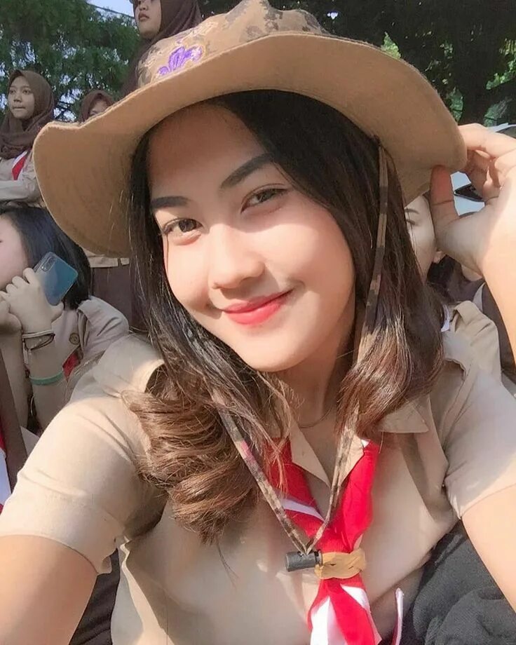 Main cantik