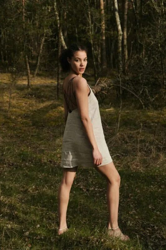 Поклонники знаменитостей. Человек поклоняется. Поклонение одежкам с плеча кумира. Знаменитости с фанатами. Знаменитости с фанатами.