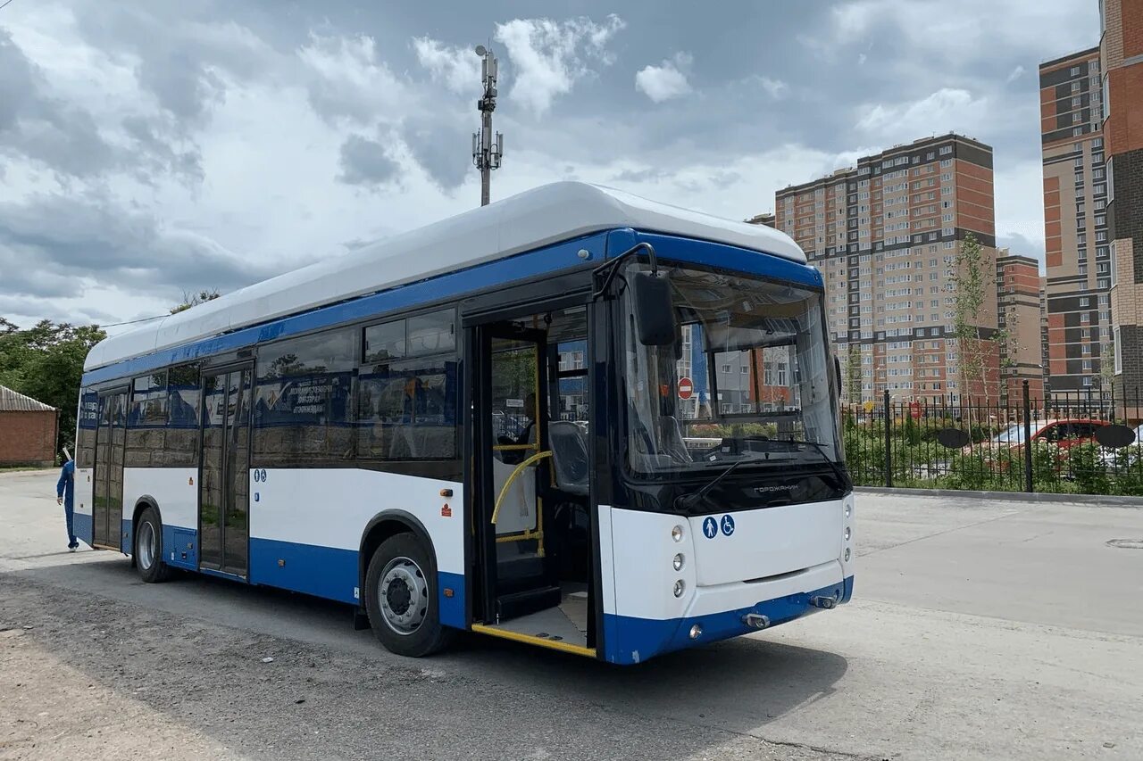 Схема трамваев пермь. Зиу-682 кр иваново. Троллейбусный парк в ростове на дону. Движение троллейбусов. Остановка троллейбусная в ростове на дону.