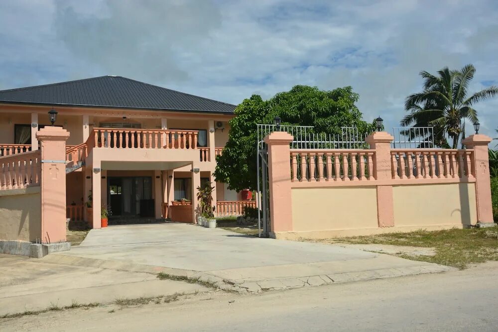 Hotel nuqu. Нукуалофа столица. Аэропорт фуаамоту. Тонга отели. Вилла панган.