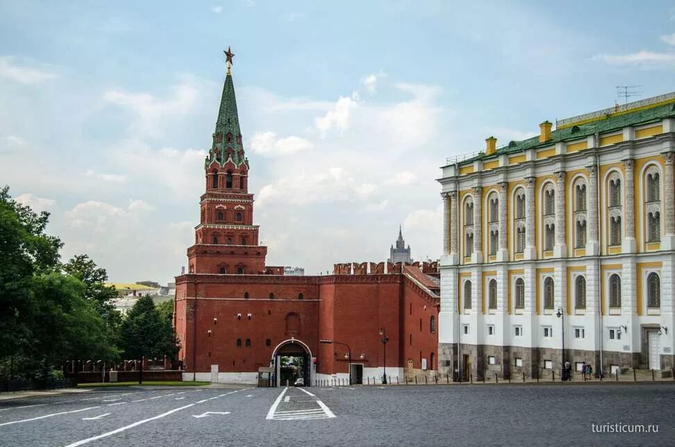 Названия зданий на соборной площади