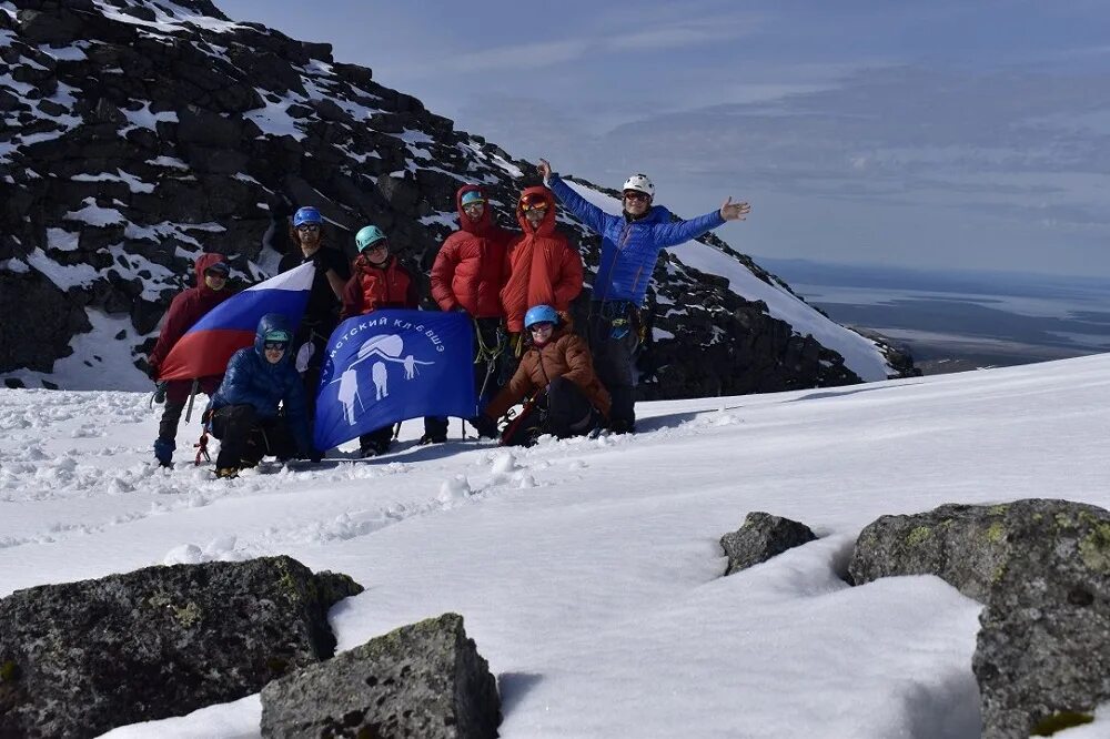 Хибины чергор. Хибины горнолыжный курорт. Хибины горнолыжный курорт фрирайд. Хибины горы альпинисты. Хибины вакансии.