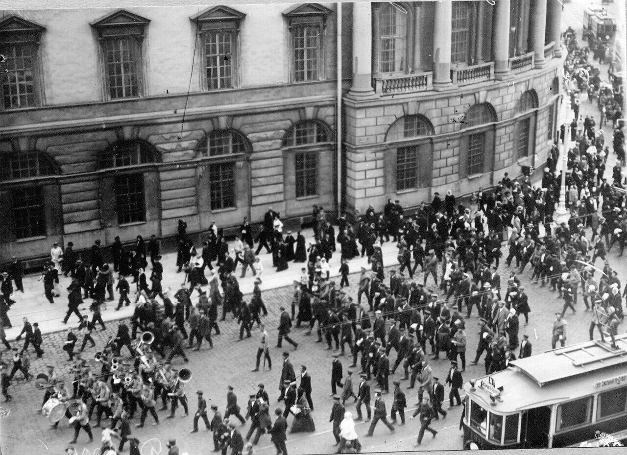 Санкт-Петербург 1914 год. Петербург в 1914 году. Манифестация в Санкт-Петербурге 1 августа 1914 год.