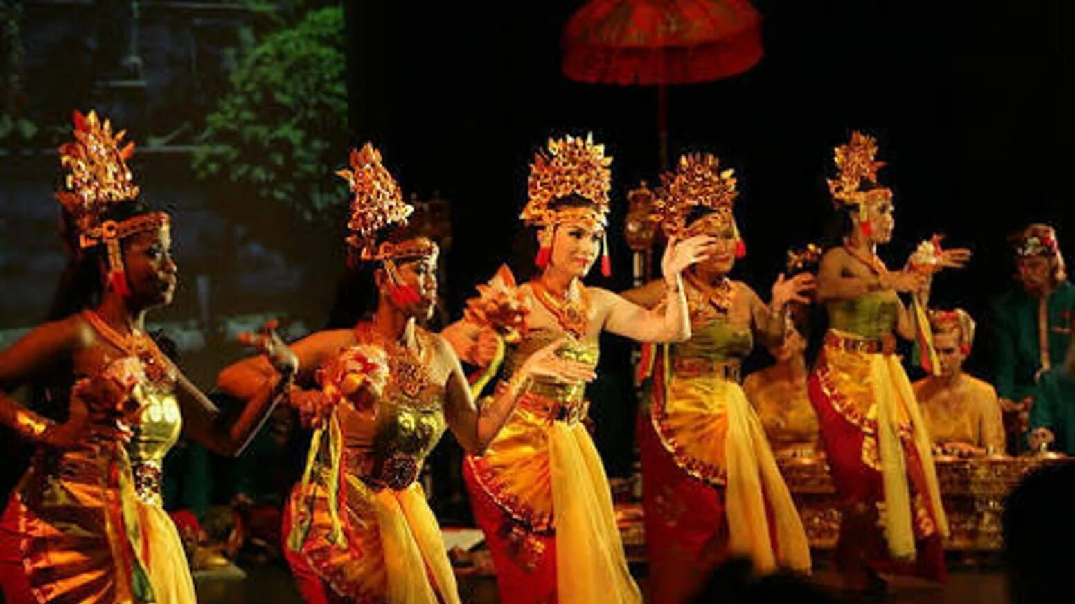 Bali dance. Bali dance. Танцевальные представления на бали. Индонезийцы танец. Индонезийский танец.