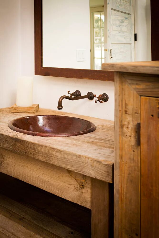 Деревянная столешница в ванную. Ванна с деревянной столешницей. Деревянная столешница в ванную под раковину. Столешница в ванную комнату из дерева. Раковина из дерева в ванную