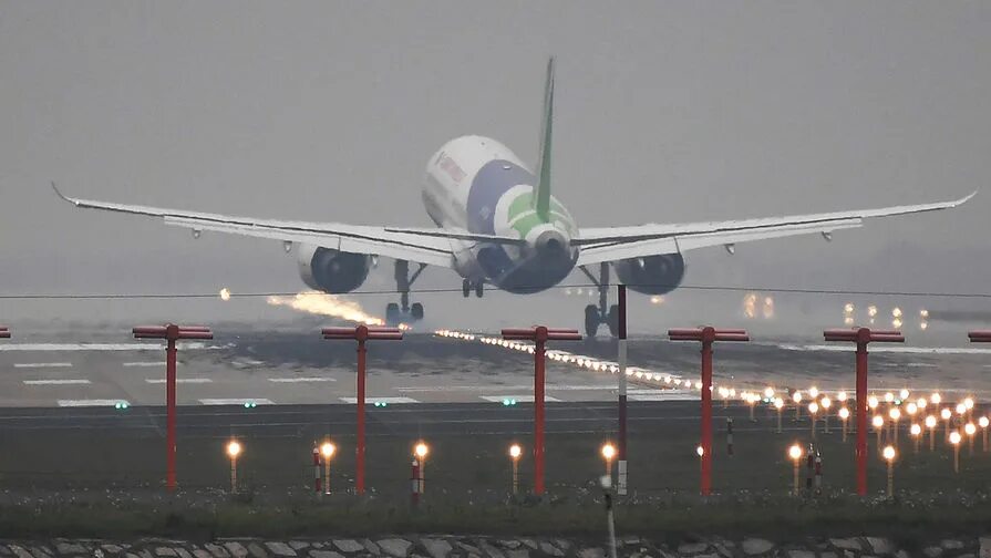 Самолет казань шанхай. С919 самолет.