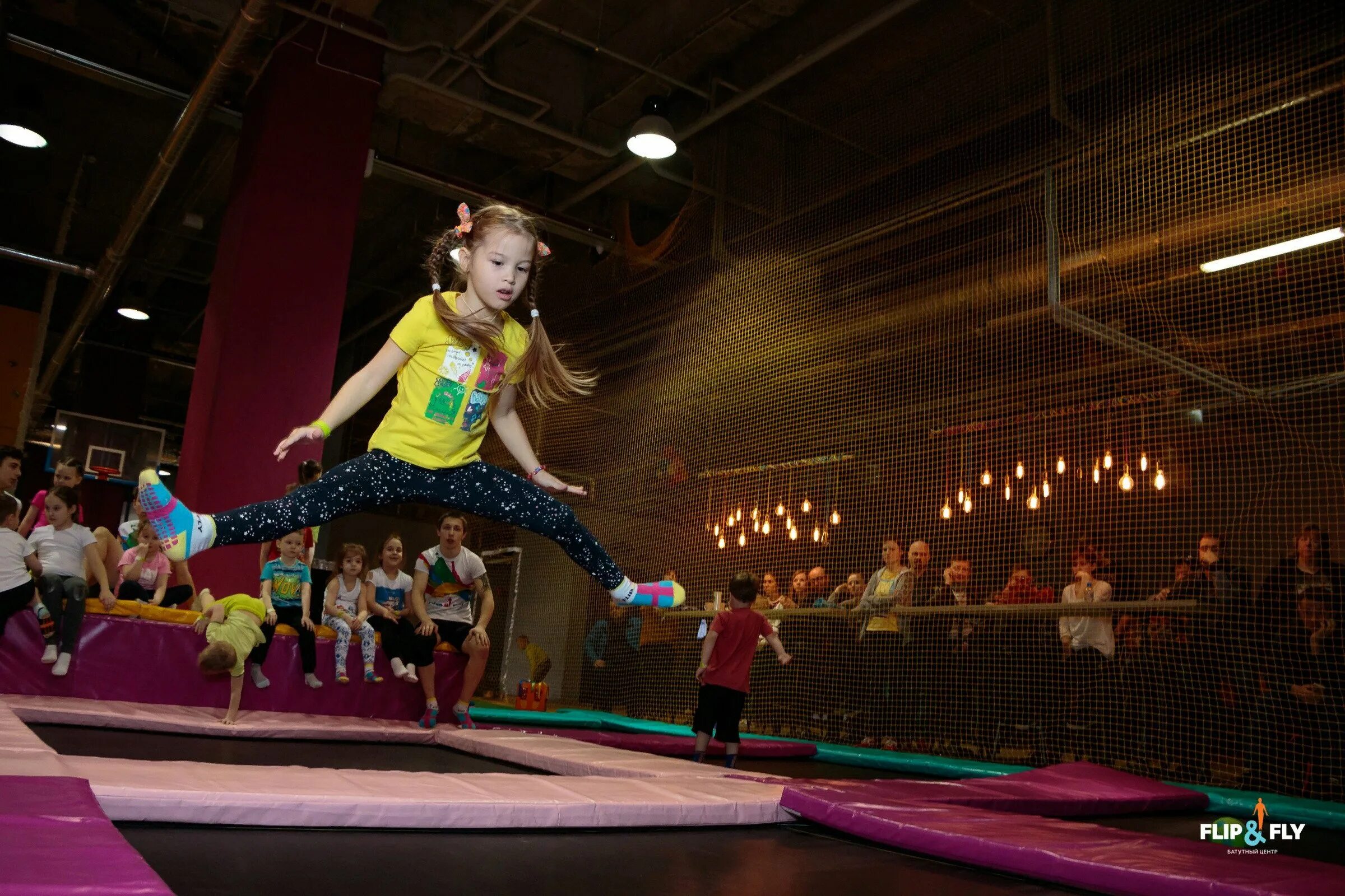 Батутный парк шадринск. Батутный центр ейск. Портал южно-сахалинск батутный. Батутный парк пенза. Батут центр сарапул.