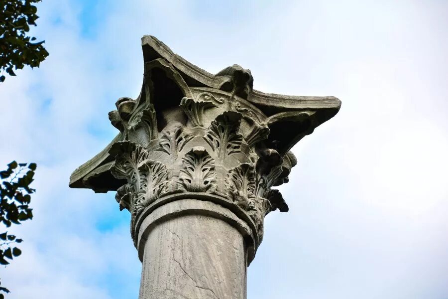 Колонна готов. Капитель k1121. Готская колонна в стамбуле. Стамбул парк колонна. Готская колонна в парке гюльхане.