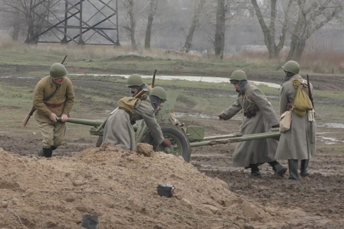 80 летие сталинградской битвы. Бои в городе сталинграде реконструкция. Реконструкция сталинградской битвы. Реконструкция сталинградской битвы фото. Реконструкция солдаты сталинградская битва.