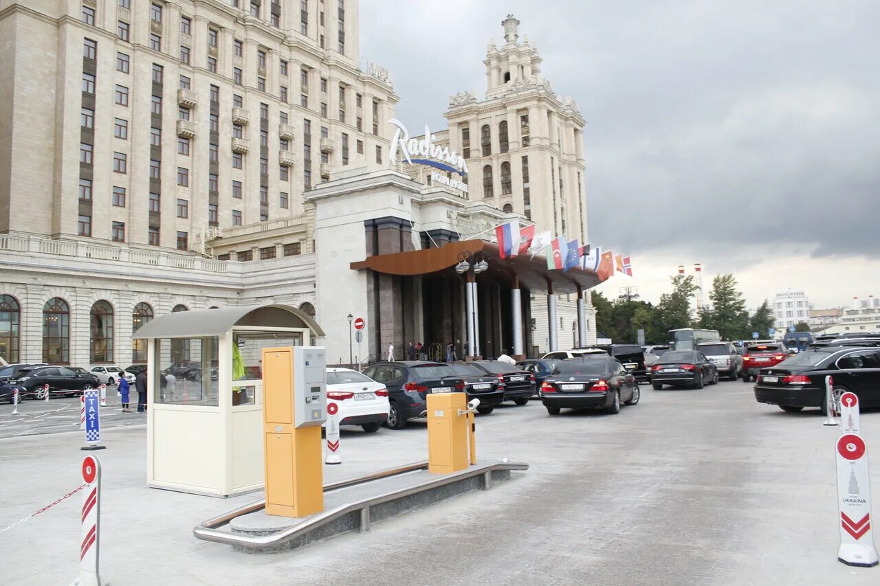 отели в центре москвы с парковкой. гостиница берлин на каховке. отель берлин москва юшуньская. автостоянка в гостинице. салют ленинский проспект 158.
