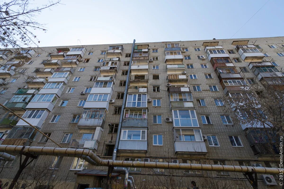 Дом около саратова. Пятиэтажные дома в саратове. 2014г взрыв в жилом доме на московской саратов. пятиэтажные дома томск с греческим ободком под крышей.