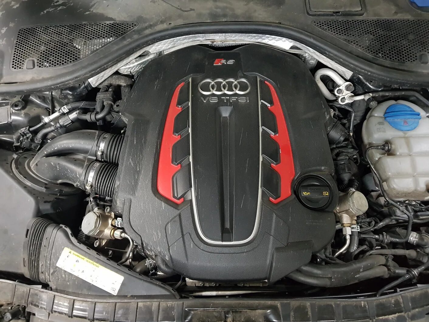 Ауди двиг. Audi 4.0 TFSI. 4.0 TFSI Audi rs6. Мотор 3.0 TFSI. Ауди 4.0 РС мотор.