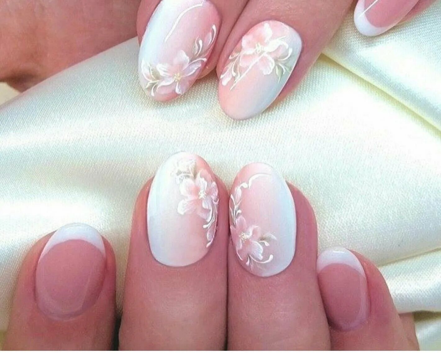 Гелевые ногти овальные. Нюдовый френч 2022 миндаль. Французский маникюр на овальные ногти. Красивые овальные ногти. Френч на короткие ногти овальной цветной.