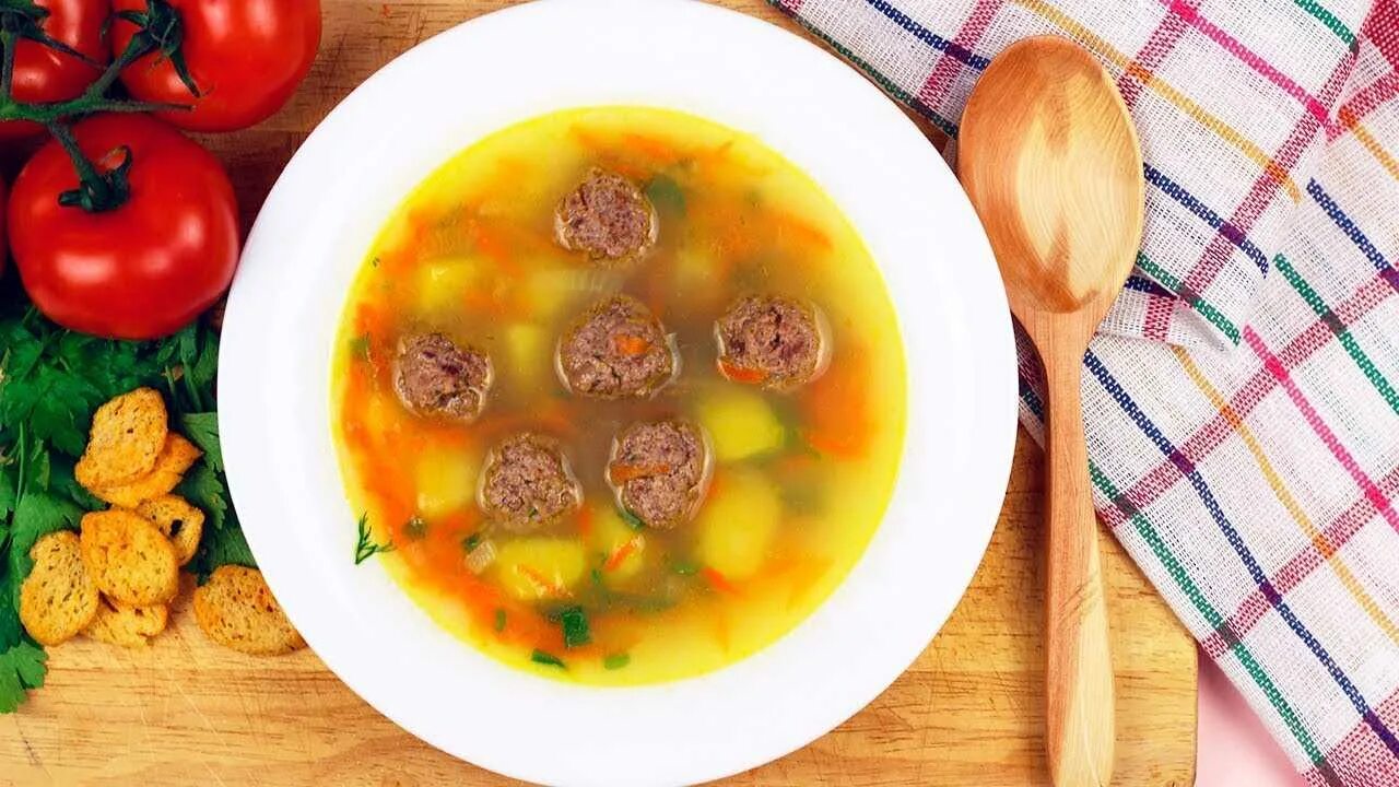 Суп из фарша с рисом и картошкой. Тефтелевый суп. тефтелевый суп с картошкой. консоме с фрикадельками. суп с фрикадельками.