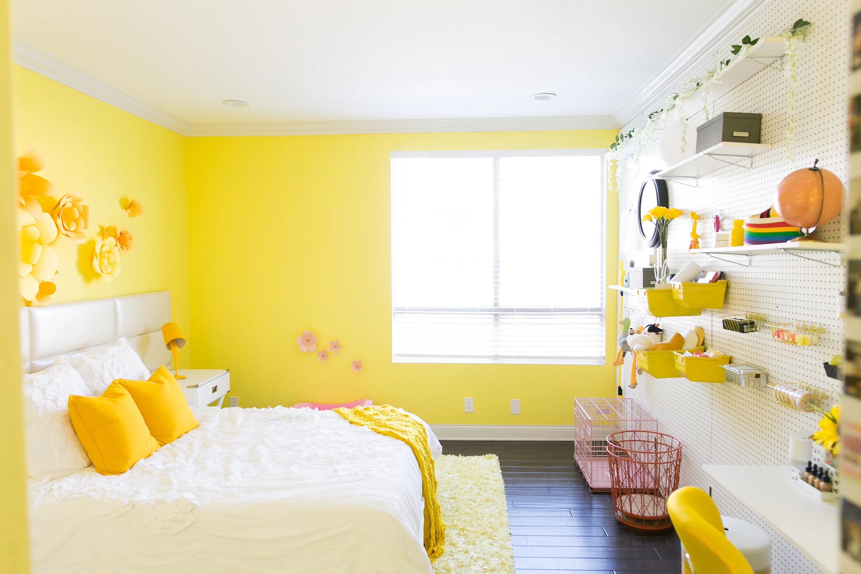 Baby and yellow. Комната в желтом цвете. Детская комната с желтыми стенами. Комната с желтыми стенами. Интерьер комнаты в желтом цвете.