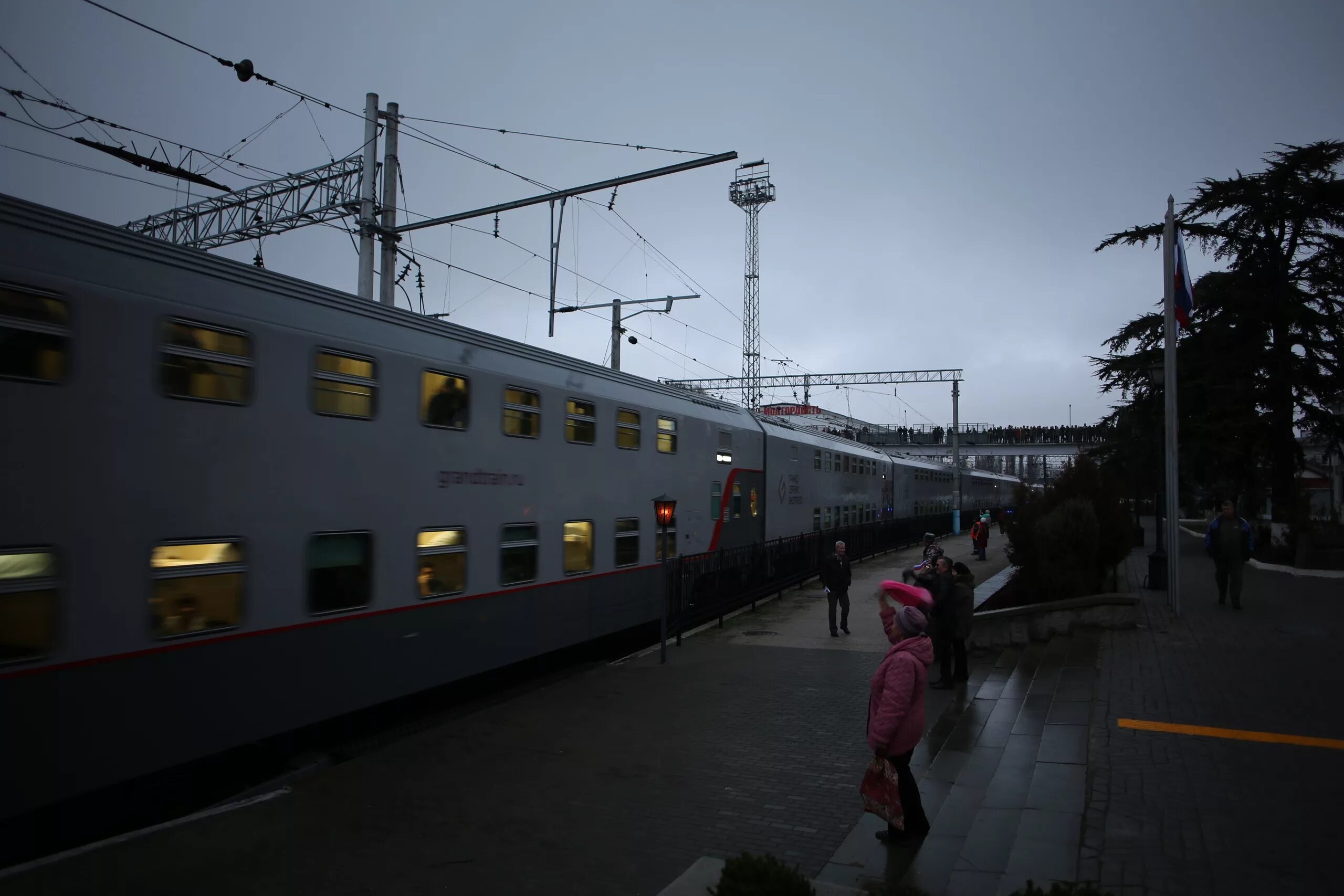 таврия двухэтажный поезд москва симферополь. москва симферополь двухэтажный. первый двухэтажный поезд. 028с таврия. таврия 008с.